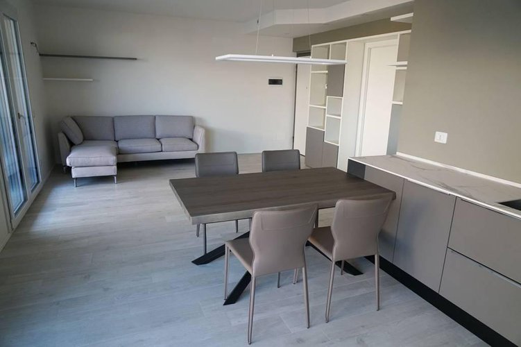 AMPIO QUADRILOCALE A LALLIO/TREVIOLO Lallio