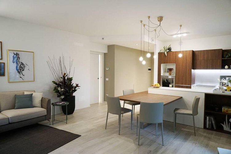 QUADRILOCALE CON GIARDINO ESPOSTO SU TRE LATI