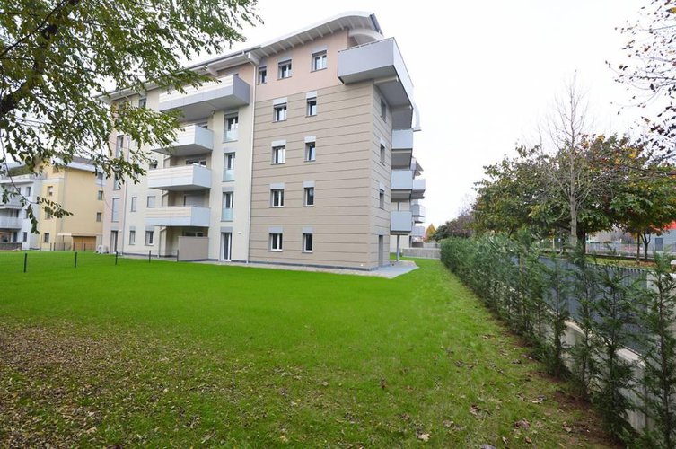 QUADRILOCALE CON GIARDINO ESPOSTO SU TRE LATI Lallio