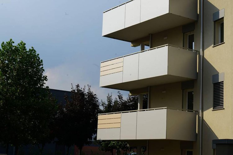 QUADRILOCALE CON GIARDINO ESPOSTO SU TRE LATI Lallio