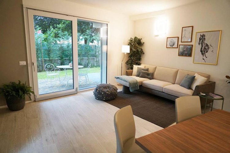 QUADRILOCALE CON GIARDINO ESPOSTO SU TRE LATI Lallio