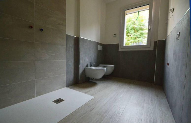 QUADRILOCALE CON GIARDINO ESPOSTO SU TRE LATI Lallio