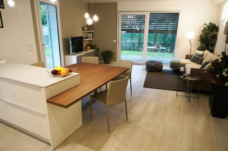 QUADRILOCALE CON GIARDINO ESPOSTO SU TRE LATI Lallio