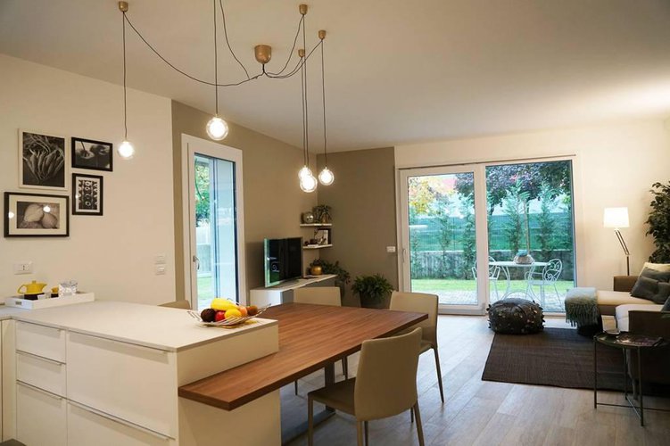 QUADRILOCALE CON GIARDINO ESPOSTO SU TRE LATI Lallio