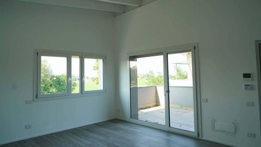 VILLA BI-SINGOLA CON AMPIO TERRAZZO Zanica