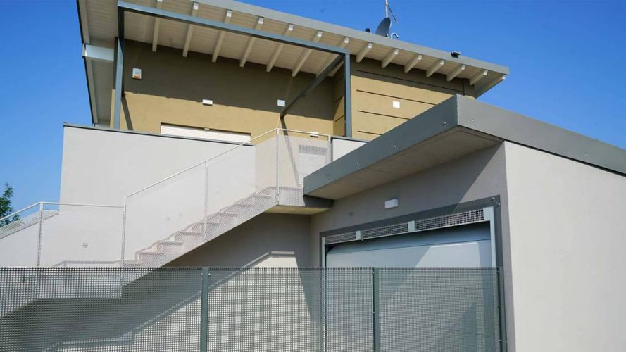 VILLA BI-SINGOLA CON AMPIO TERRAZZO Zanica