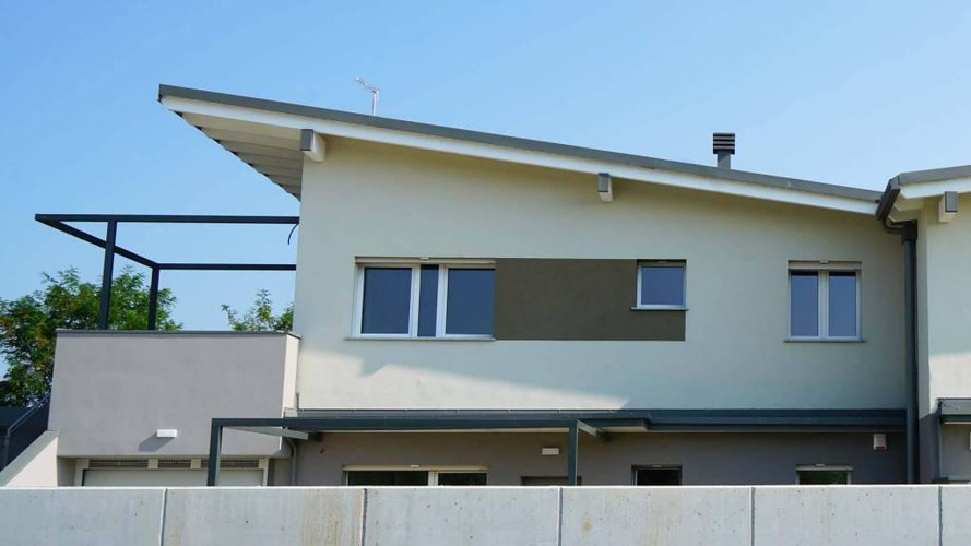 VILLA BI-SINGOLA CON AMPIO TERRAZZO Zanica