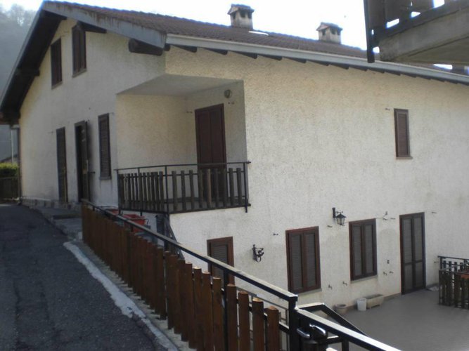 APPARTAMENTO IN POSIZIONE PANORAMICA E SOLEGGIATA Costa Serina