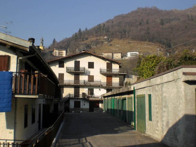 APPARTAMENTO IN POSIZIONE PANORAMICA E SOLEGGIATA Costa Serina