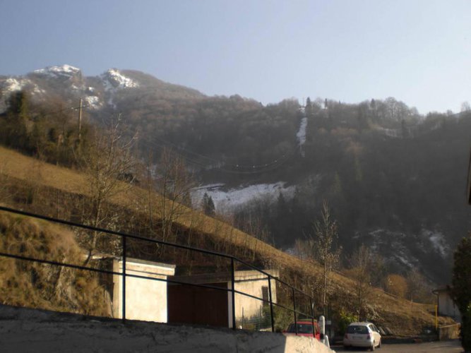 APPARTAMENTO IN POSIZIONE PANORAMICA E SOLEGGIATA Costa Serina