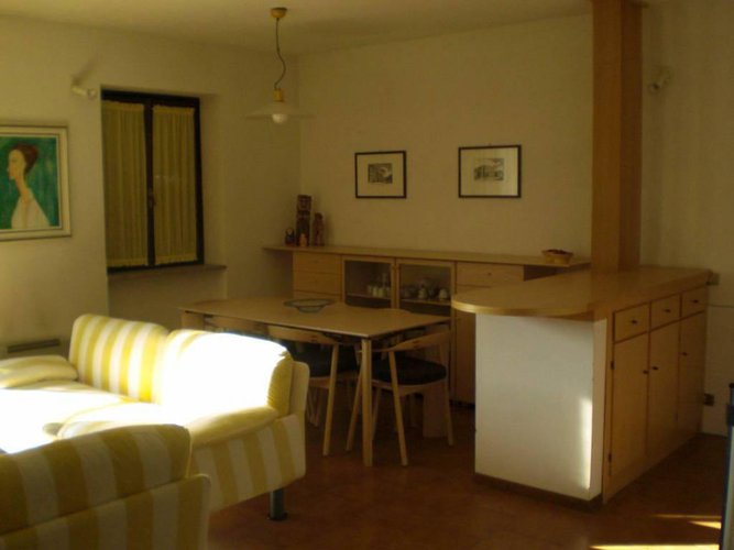 APPARTAMENTO IN POSIZIONE PANORAMICA E SOLEGGIATA Costa Serina