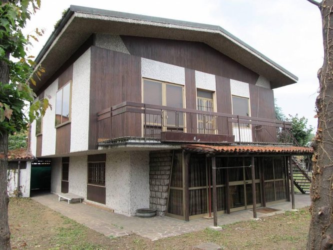 €240.000 VILLA SINGOLA CON 2 APPARTAMENTI ED AMPIO GIARDIN Trezzo sull'Adda