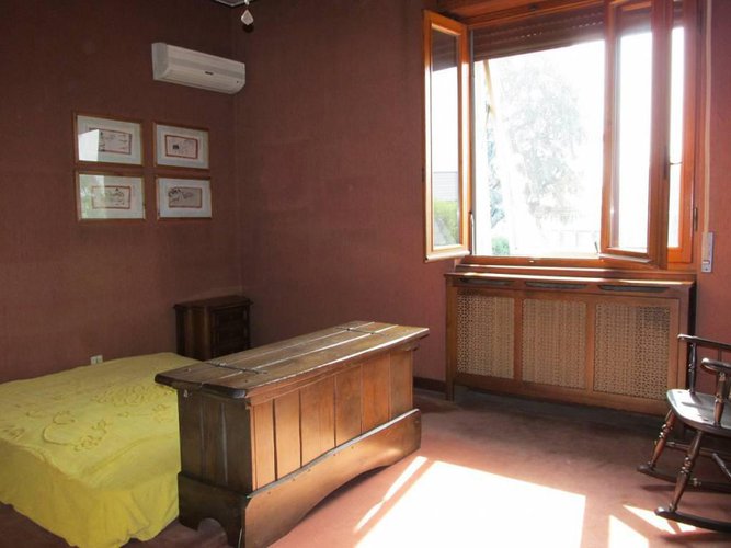 €240.000 VILLA SINGOLA CON 2 APPARTAMENTI ED AMPIO GIARDIN Trezzo sull'Adda