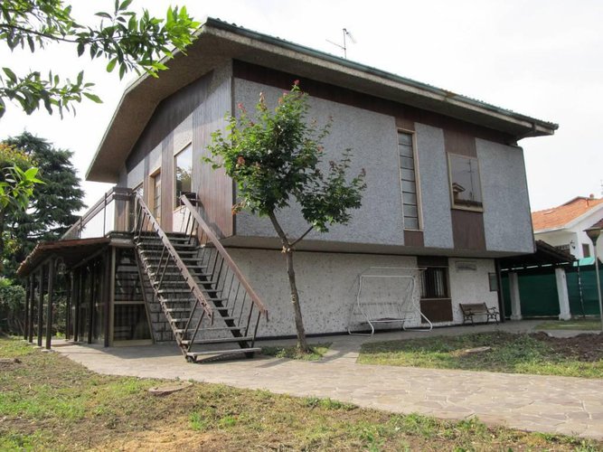 €240.000 VILLA SINGOLA CON 2 APPARTAMENTI ED AMPIO GIARDIN Trezzo sull'Adda