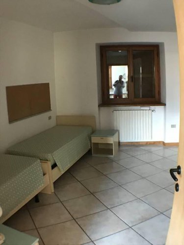 INTERO FABBRICATO INDIPENDENTE COMPLETAMENTE RISTRUTTURATO. Cene