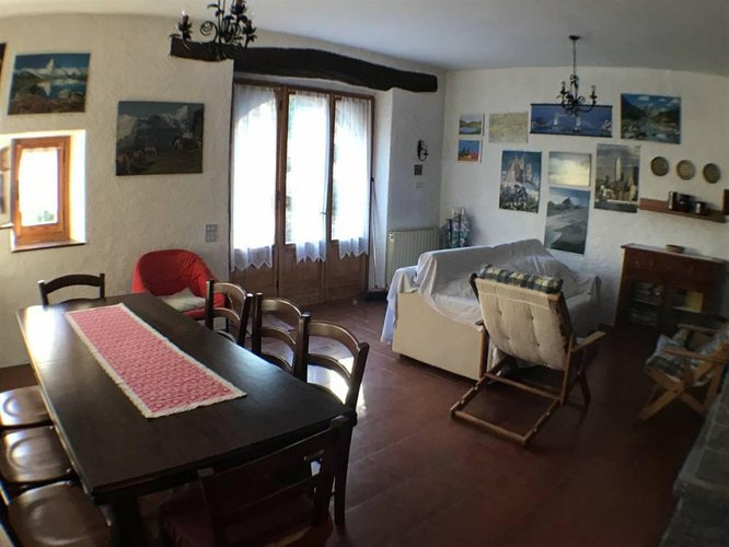 CASCINA INDIPENDENTE COMPLETAMENTE RISTRUTTURATA. Oneta