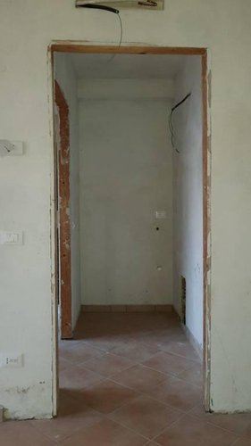 monolocale ristrutturato piano terra con ampie vetrate Solza