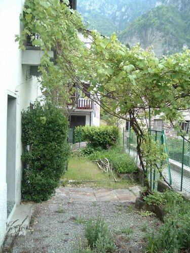 ALTA VALLE BREMBANA - GRANDE CASA INDIPENDENTE CON TERRENO Roncobello