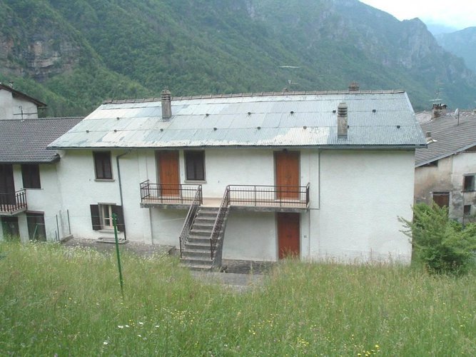 ALTA VALLE BREMBANA - GRANDE CASA INDIPENDENTE CON TERRENO Roncobello