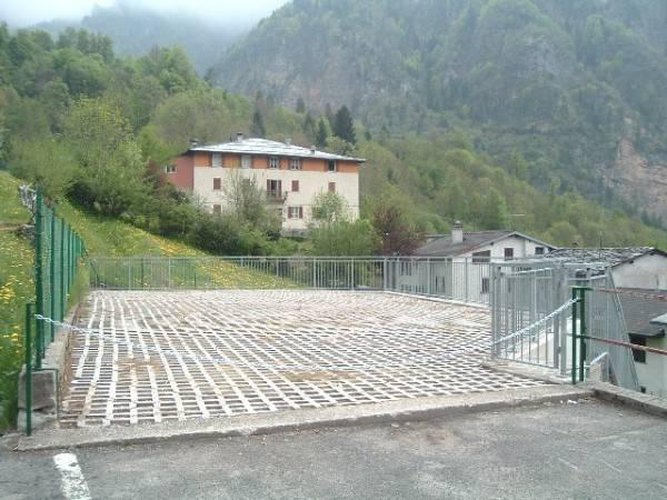 ALTA VALLE BREMBANA - GRANDE CASA INDIPENDENTE CON TERRENO Roncobello