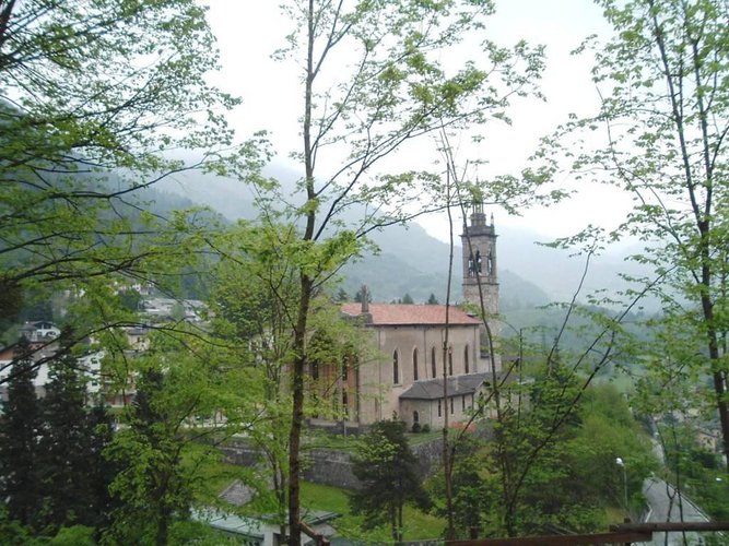 RUSTICO RISTRUTTURATO INDIPENDENTE CON AMPIO TERRENO Piazza Brembana