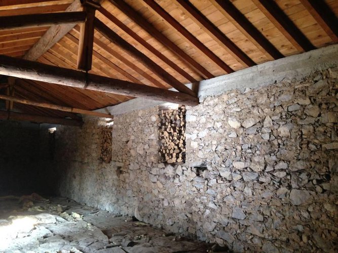RUSTICO RISTRUTTURATO INDIPENDENTE CON AMPIO TERRENO Piazza Brembana