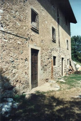 RUSTICO RISTRUTTURATO INDIPENDENTE CON AMPIO TERRENO Piazza Brembana