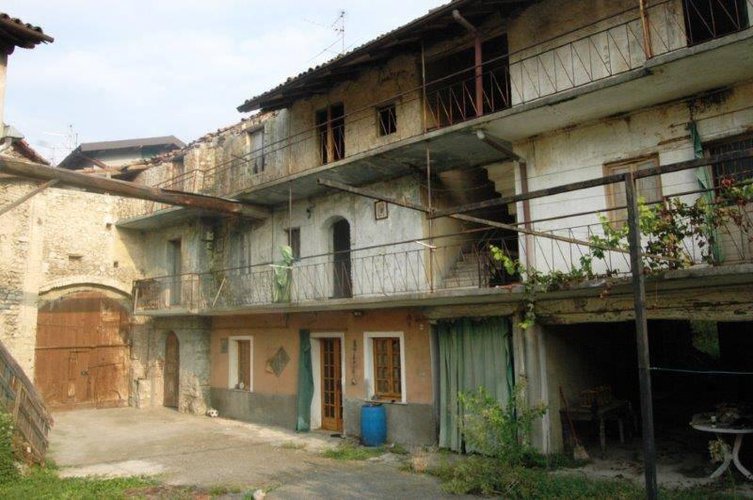 Edificio indipendente a Scanzorosciate Scanzorosciate