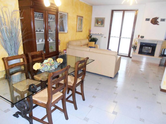 VILLA A SCHIERA INDIPENDENTE Grassobbio