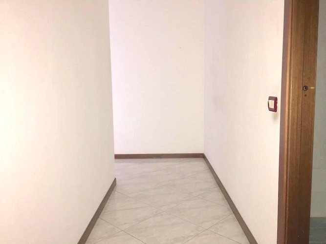 VERDELLINO LIBERO SUBITO!!! TRILOCALE CON BOX IN CENTRO Verdellino