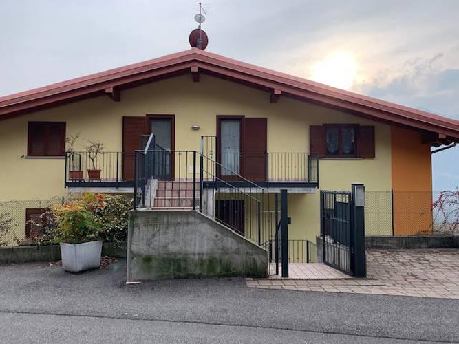 APPARTAMENTO CON VISTA MOZZAFIATO A SOLTO COLLINA!! Solto Collina