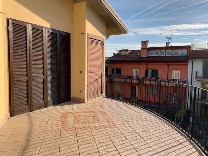 QUADRILOCALE ATTICO CON TERRAZZA PANORAMICA Telgate