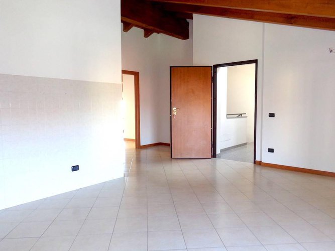 LIBERO SUBITO!!! CAPRIATE TRILO MANSARDATO CON BOX Capriate San Gervasio