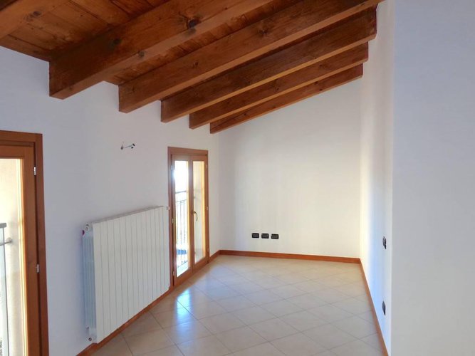 LIBERO SUBITO!!! CAPRIATE TRILO MANSARDATO CON BOX Capriate San Gervasio