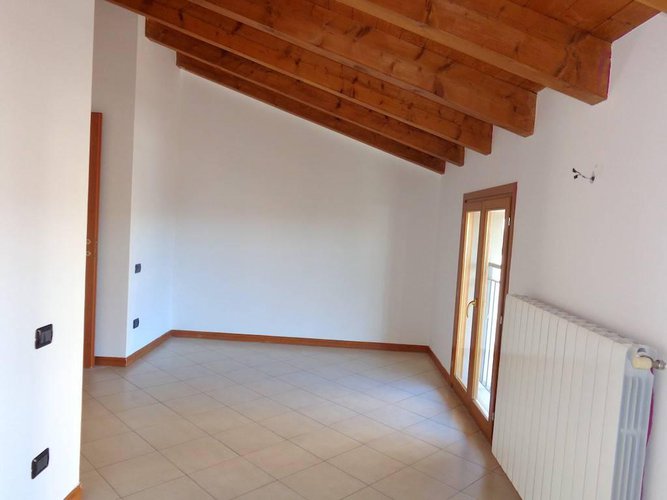 LIBERO SUBITO!!! CAPRIATE TRILO MANSARDATO CON BOX Capriate San Gervasio