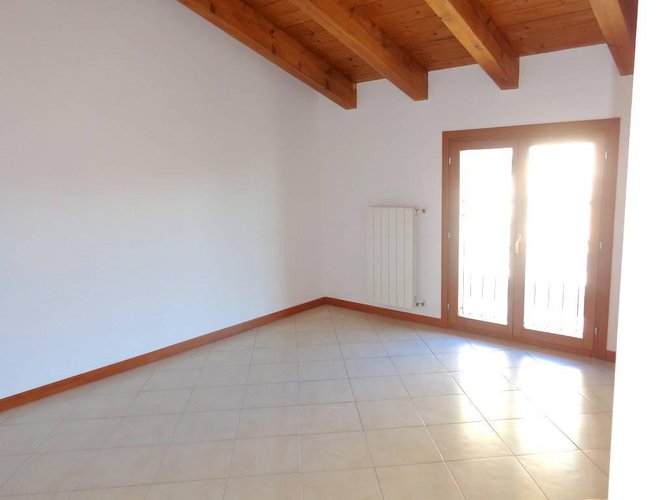 LIBERO SUBITO!!! CAPRIATE TRILO MANSARDATO CON BOX Capriate San Gervasio