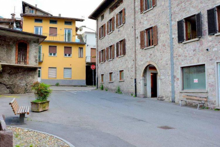 Darfo B.Terme, vendesi come nuovo, Trilocale + Servizi Darfo Boario