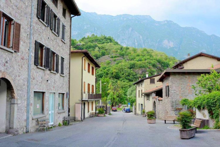 Darfo B.Terme, vendesi come nuovo, Trilocale + Servizi Darfo Boario