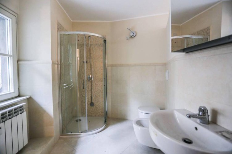 Trilocale con terrazza completamente ristrutturato a nuovo. Bergamo