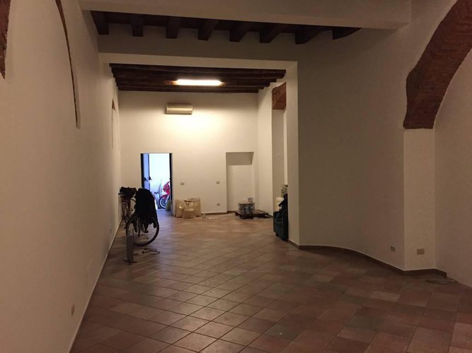 Negozio ristrutturato in centro Bergamo