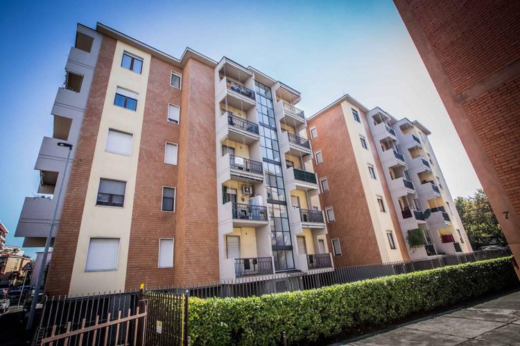 Ampio trilocale zona tranquilla con cantina e magazzino Bergamo