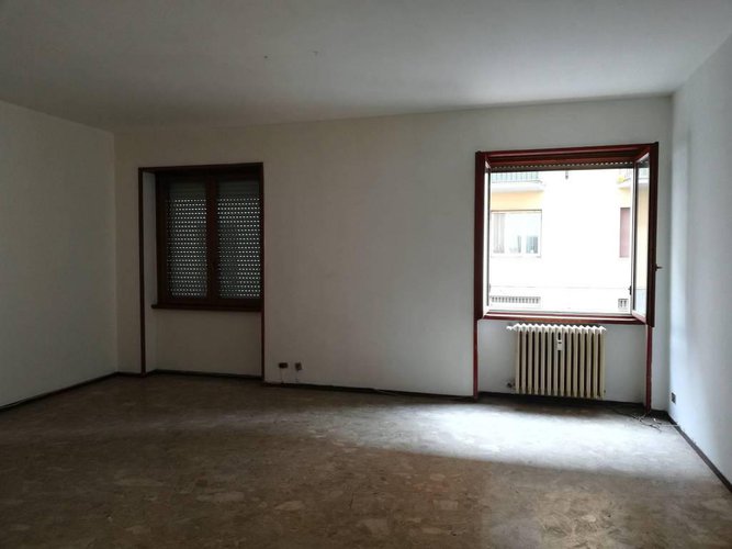 Ampio trilocale zona tranquilla con cantina e magazzino Bergamo