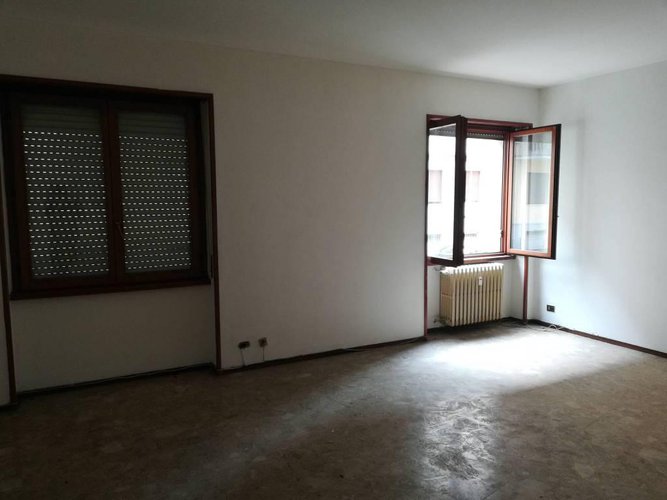 Ampio trilocale zona tranquilla con cantina e magazzino Bergamo