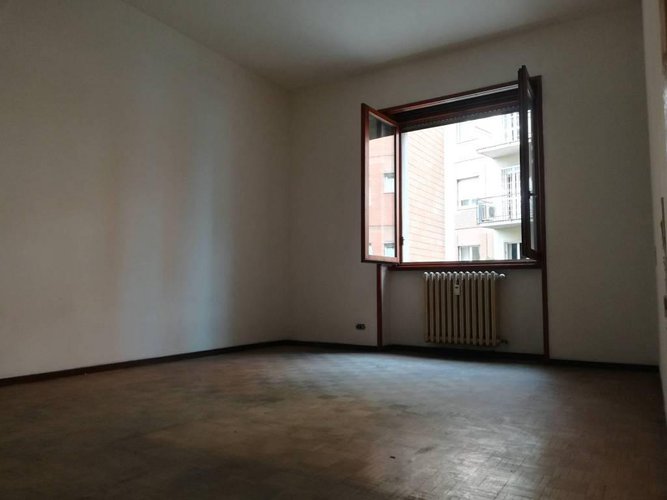 Ampio trilocale zona tranquilla con cantina e magazzino Bergamo