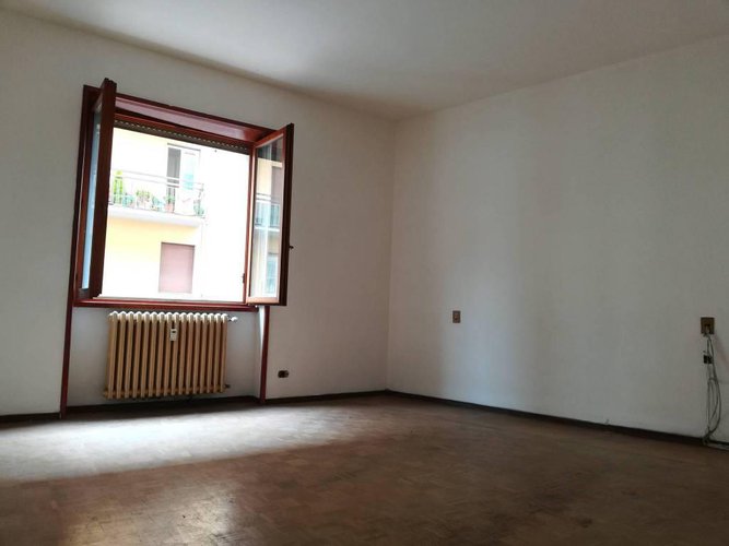 Ampio trilocale zona tranquilla con cantina e magazzino Bergamo