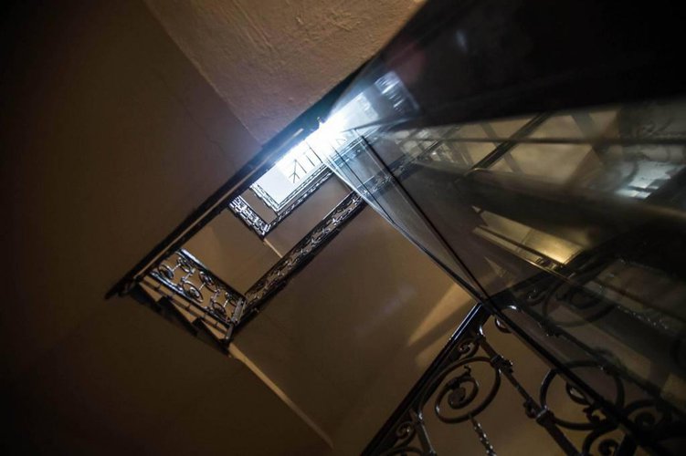 Trilocale con loggia a piano ultimo in palazzo d'epoca. Bergamo