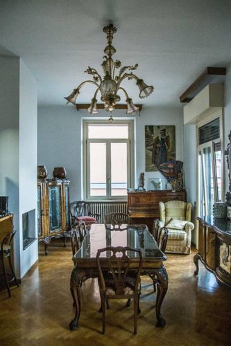 Trilocale con loggia a piano ultimo in palazzo d'epoca. Bergamo