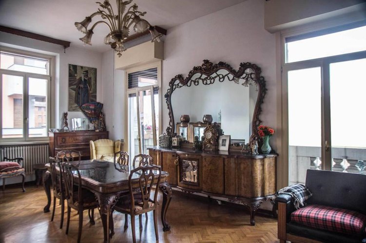 Trilocale con loggia a piano ultimo in palazzo d'epoca. Bergamo