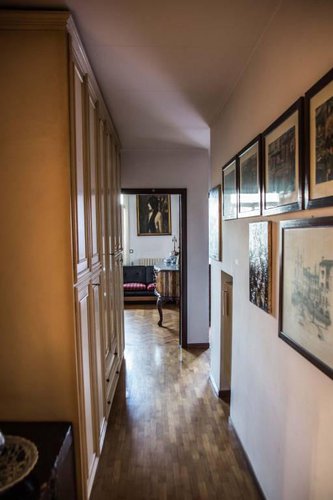 Trilocale con loggia a piano ultimo in palazzo d'epoca. Bergamo