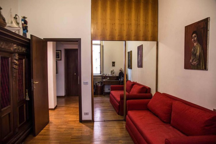 Trilocale con loggia a piano ultimo in palazzo d'epoca. Bergamo